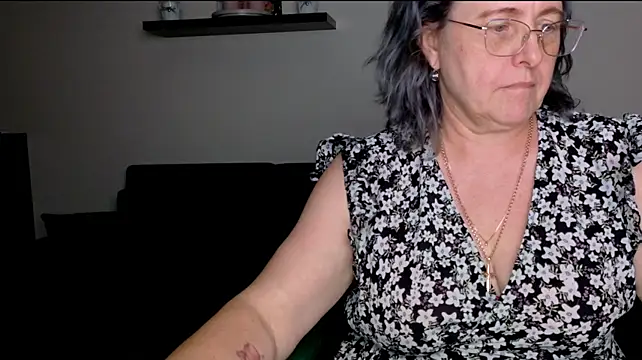 JoannaAndNeighbour's Live XXX Chat