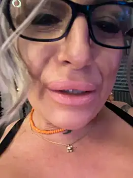Živý XXX chat Little_Naughty30