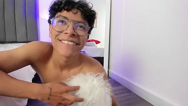XXX chat uživo modela Adams__Bobby