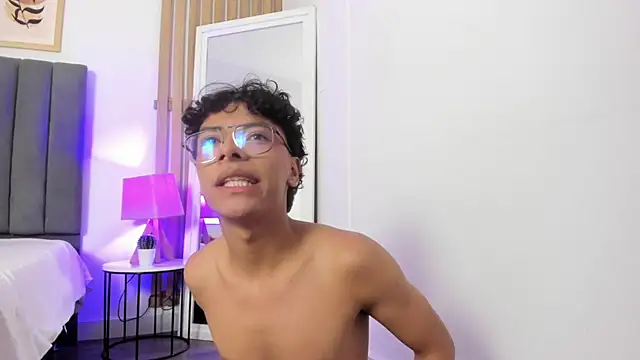 Adams__Bobby élő XXX-chatje