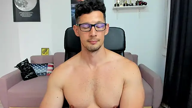 BrutusK08 Adlı Modelin Canlı XXX Sohbeti