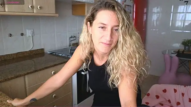 Lunamix Adlı Modelin Canlı XXX Sohbeti