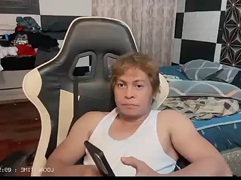 ImUrSexMACHINE Chat XXX in diretta