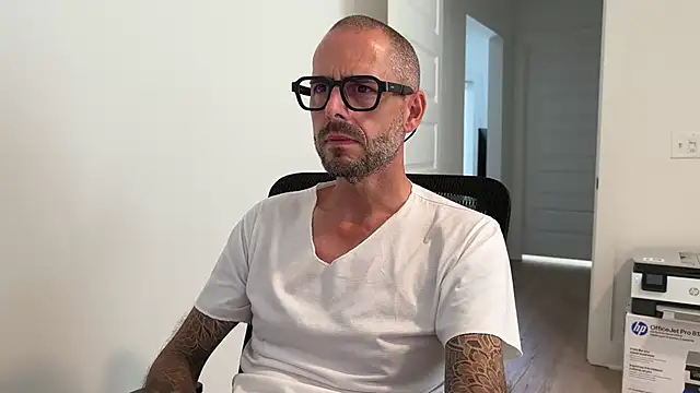 XXX chat uživo modela 0xTGx0