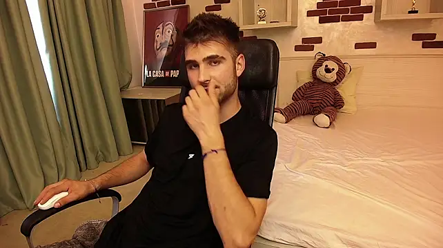 KyloEast Webcam show