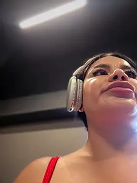 צ'אט XXX בשידור חי של Issane_Peru