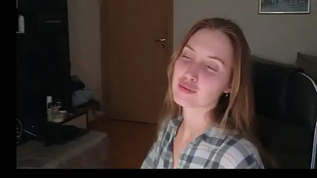 MiaMoore333 XXX чат на живо