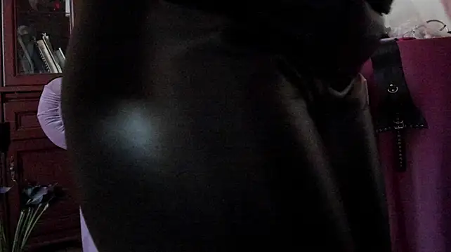 LadyLeather 现场XXX聊天