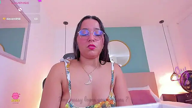 lucy_blue28's Live XXX Chat
