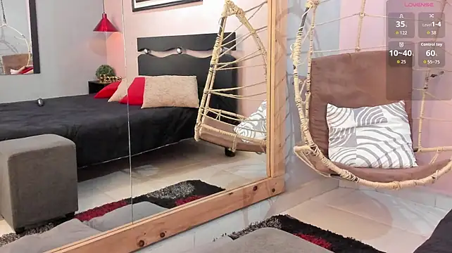 _LaraMom_ Chat XXX live