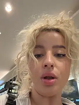 CurlyDaisy's Live XXX Chat