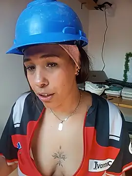 Ivon_C Show in webcam