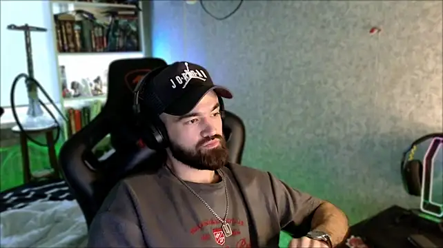 _Serious_Man live XXX chat