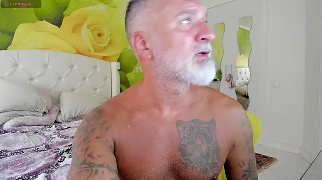 BlowMyXXL's Live XXX Chat