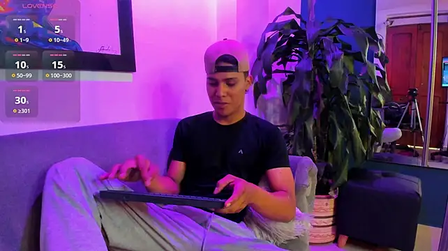 Chat +18 de Colby_driscoll ao vivo