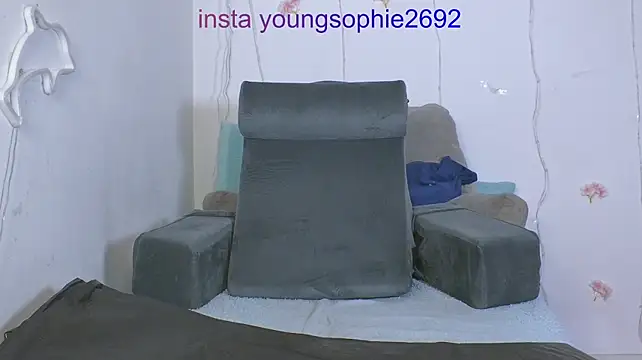 دردشة YoungSophie الجنسية المباشرة