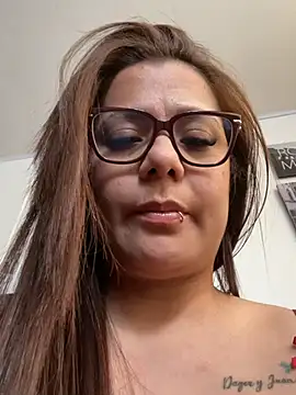 MelissaPrettyMilf 现场XXX聊天