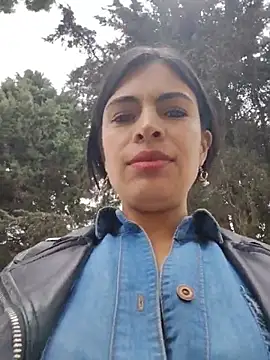 Astrid-- Adlı Modelin Canlı XXX Sohbeti
