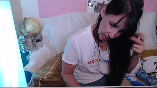 XXX chat uživo modela -Lou_