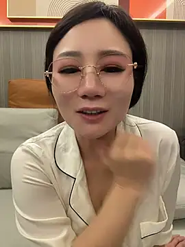 Qabei-008's Live XXX Chat