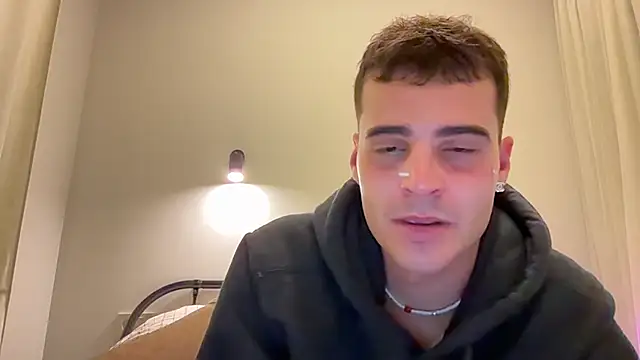 Czat XXX na żywo – Lucas_bennet