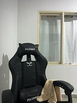 הופעת וובקאם של alexisthickcock