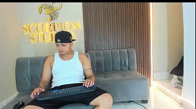 Charlie_Scorpion XXX чат на живо