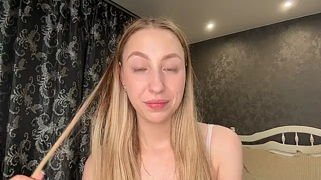 TheresaCyphert Show in webcam