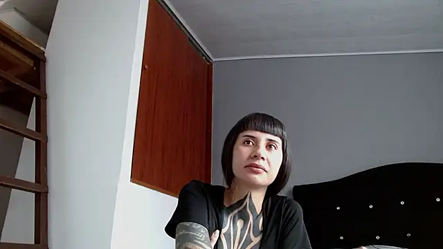 Онлайн чат XXX Emilia_1995