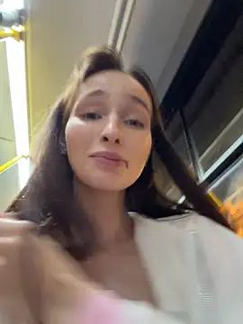 -missbehaving-'s Live XXX Chat