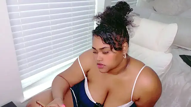 CarmenCash__ Show in webcam