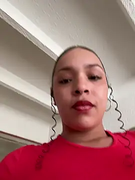 Yasmin777_ Adlı Modelin Canlı XXX Sohbeti