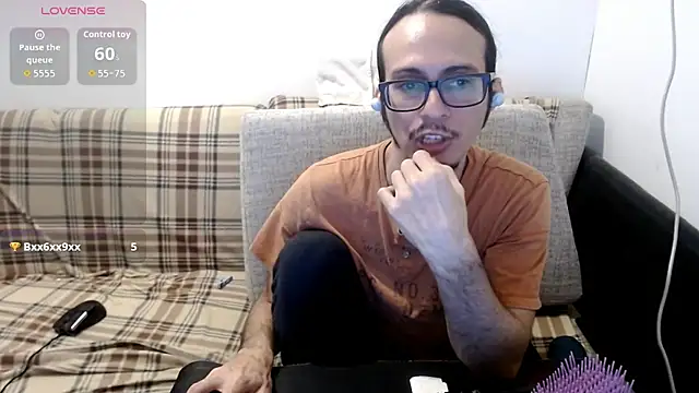 Chat +18 de cholitohermoso ao vivo