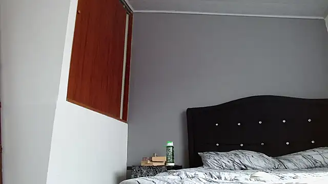 Chat +18 de Emilia_1995 ao vivo