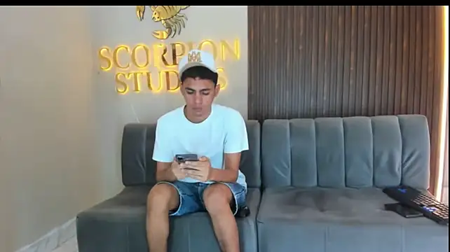 Charlie_Scorpion 现场XXX聊天