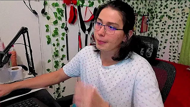 צ'אט XXX בשידור חי של Andy_gray