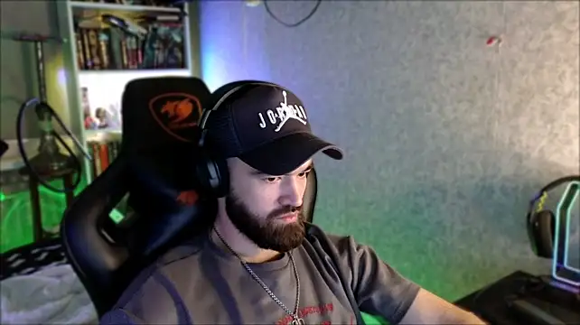 Chatroom XXX en direct de _Serious_Man