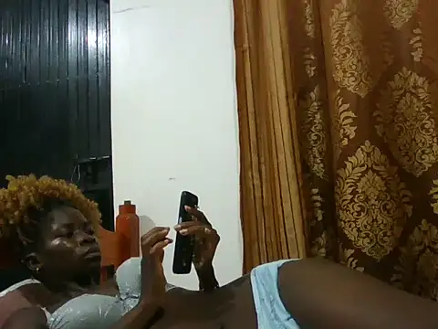 naughty_teeh Pertunjukan Webcam