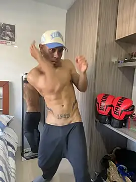 Chatroom XXX en direct de Taylor_DiamondBoy