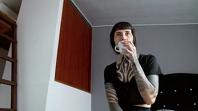 Emilia_1995's Live XXX Chat