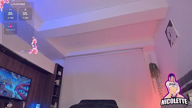 nicolette_tayのウェブカメラショー
