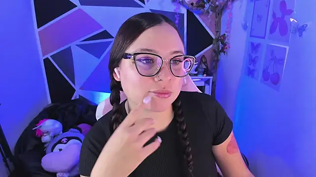 Chat +18 de little_emma0 ao vivo