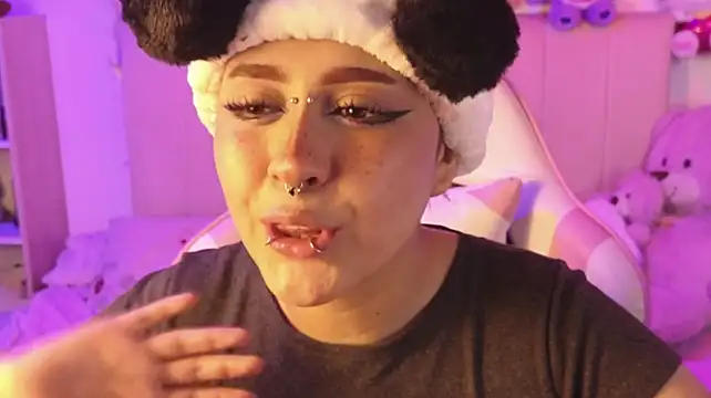 NekoWaifu's Live XXX Chat