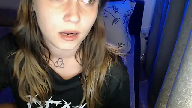 AlienforTwenty's Live XXX Chat