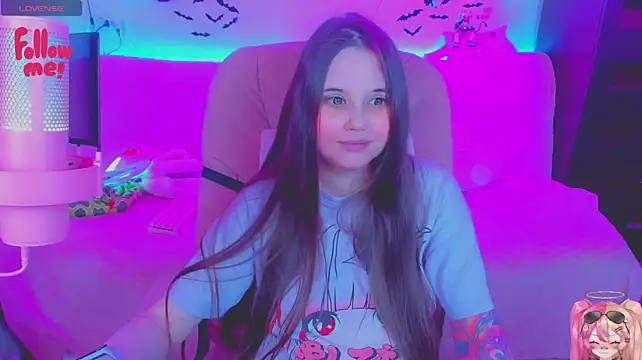 Lolisuccub Adlı Modelin Canlı XXX Sohbeti