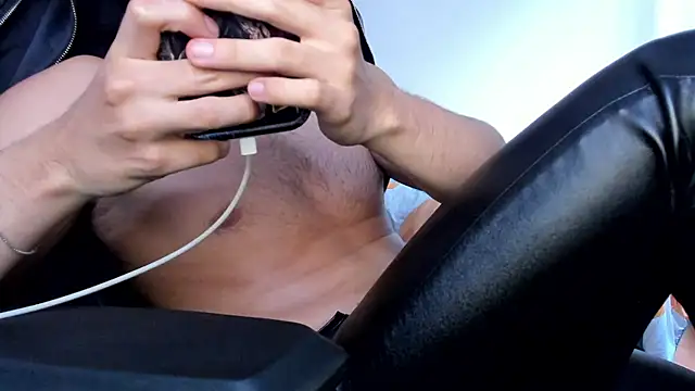 XXX chat uživo modela Tommy_Bred