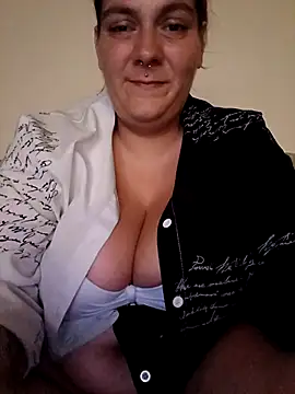 ThickPrincessKlara Show in webcam