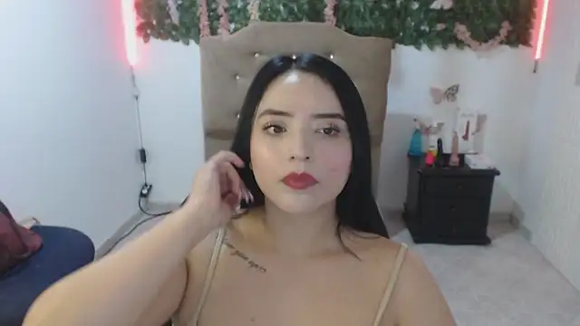 Chat +18 de adara_cute_69 ao vivo