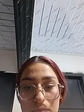 Ary-18 Chat XXX live