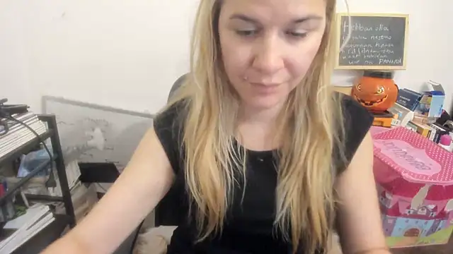 new_but_cute's Webcam Show